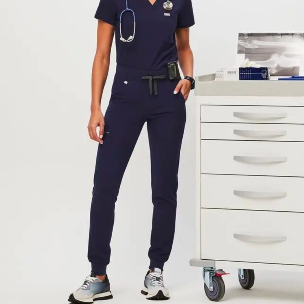 FIGS Zamora Joggers in Navy
